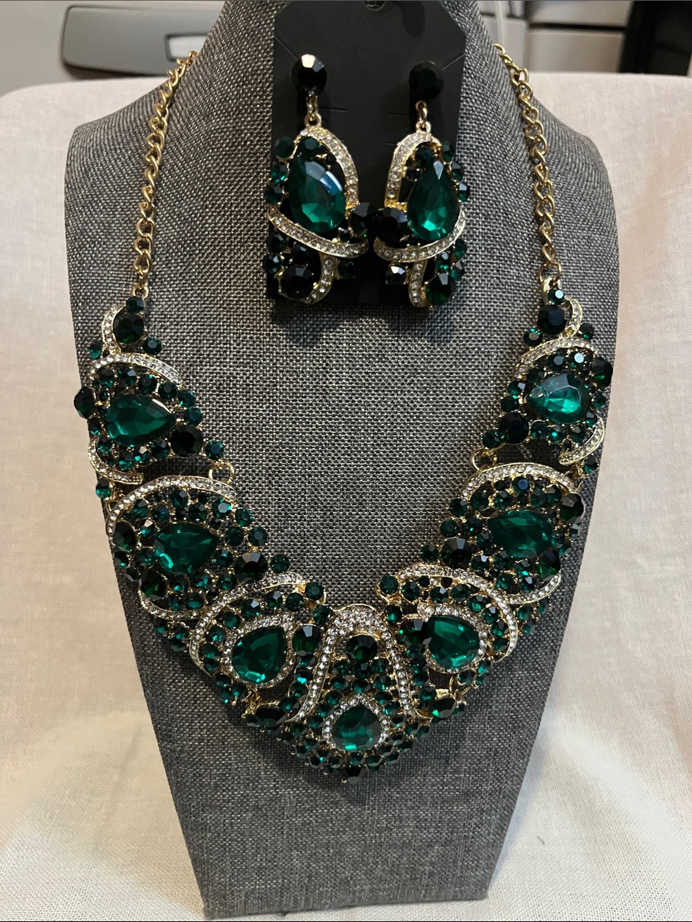 Gorgeous Gold-Tone Emerald Statement Necklace and Earring Set